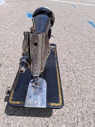 Máquina de coser antigua Alfa