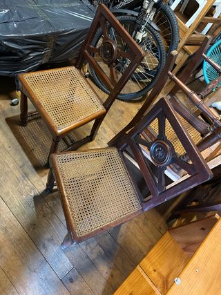 5 Sillas antiguas de rafia.