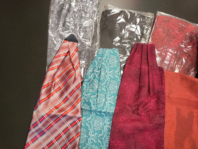 Lote de cravats o pañuelos de cuello para hombre.