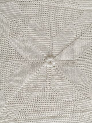 Colcha ganchillo blanca.