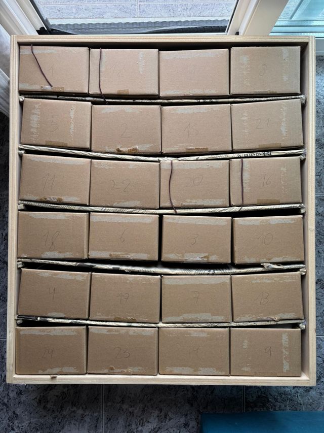 Estantería de madera 24cajones
SE ESCUCHAN OFERTAS