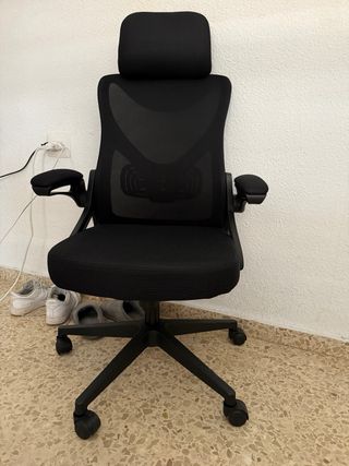 Silla oficina negra nueva, recien montada.