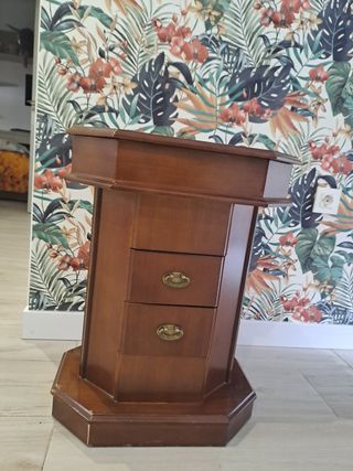 Costurero madera con ruedas y mucho almacenamiento