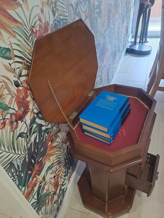 Costurero madera con ruedas y mucho almacenamiento