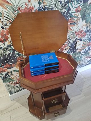 Costurero madera con ruedas y mucho almacenamiento