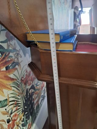 Costurero madera con ruedas y mucho almacenamiento