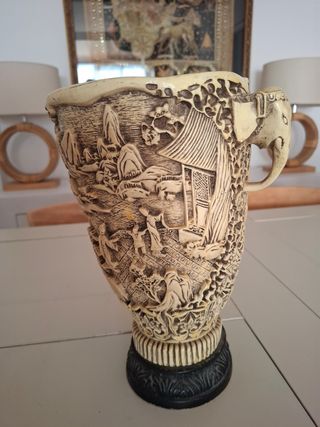 Jarron chino tallado a mano