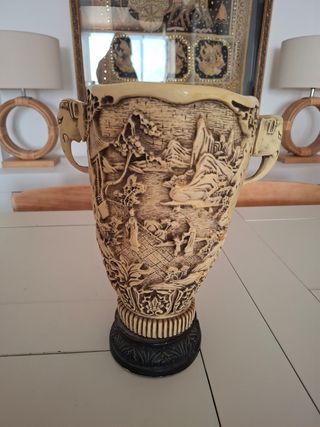 Jarron chino tallado a mano