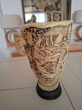 Jarron chino tallado a mano