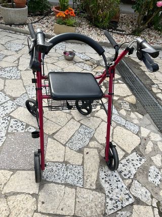 Andador con asiento plegable
