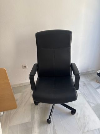 Silla escritorio negra piel sintética
