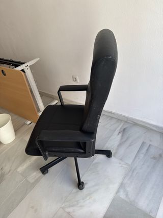 Silla escritorio negra piel sintética