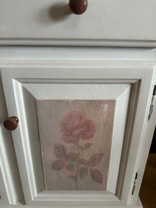 Cómoda blanca de madera