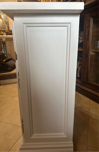 Cómoda blanca de madera