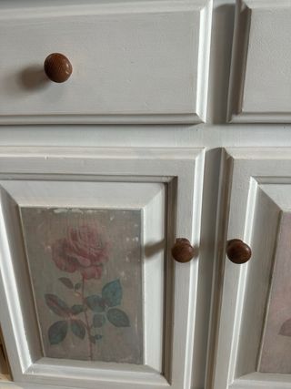 Cómoda blanca de madera