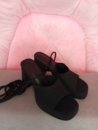 Sandalias negras tacón alto