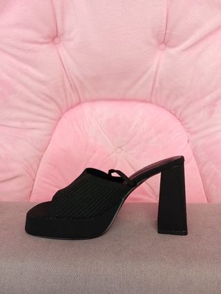 Sandalias negras tacón alto