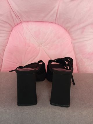 Sandalias negras tacón alto