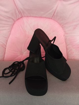 Sandalias negras tacón alto