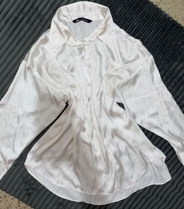 Camisa Zara satén beige