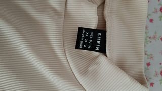Pack 3 camisetas Shein XS beige, negro y verde 