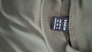 Pack 3 camisetas Shein XS beige, negro y verde 