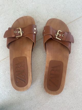Sandalias Zara piel marrón - Suela madera