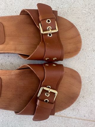 Sandalias Zara piel marrón - Suela madera
