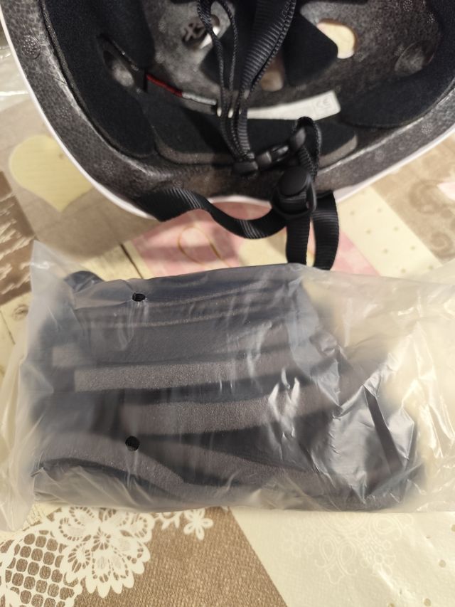 Casco patinete unisex nuevo