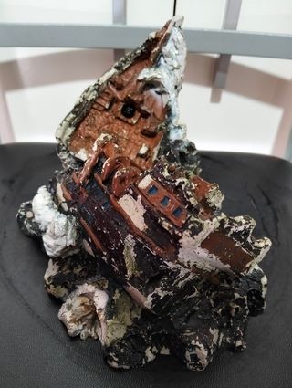 Barco hundido pecera terrario.