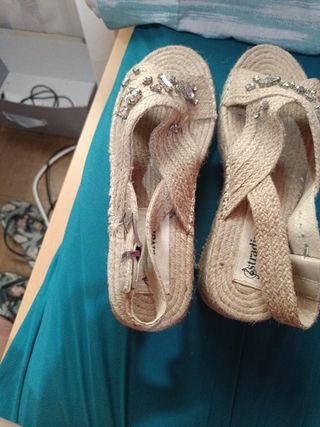 Sandalias Stradivarius plataforma beige