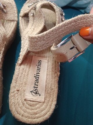 Sandalias Stradivarius plataforma beige