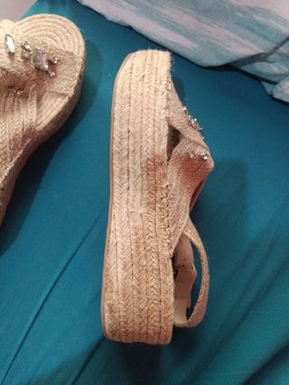 Sandalias Stradivarius plataforma beige