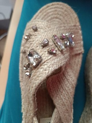 Sandalias Stradivarius plataforma beige