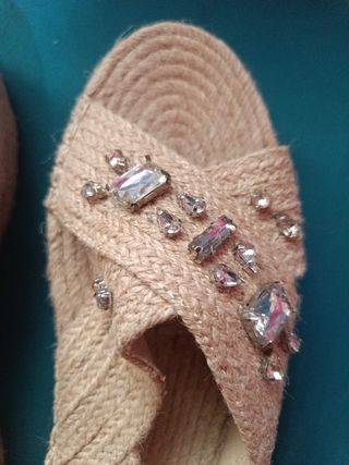 Sandalias Stradivarius plataforma beige