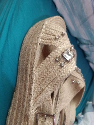 Sandalias Stradivarius plataforma beige