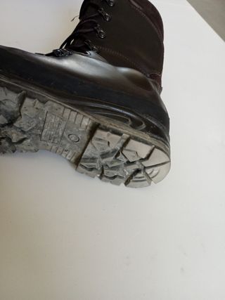 Anfibi militari usati