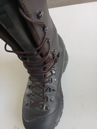 Anfibi militari usati