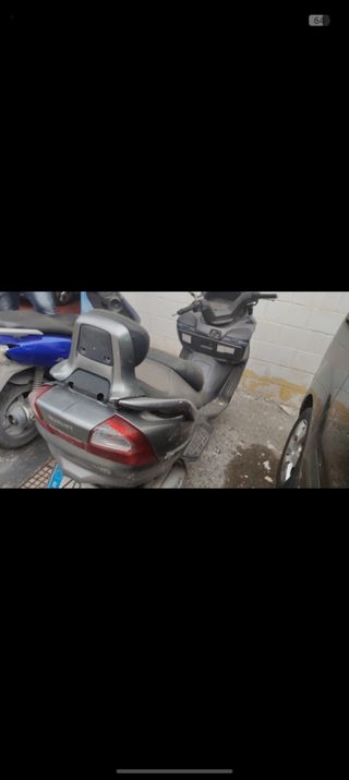 Scooter Suzuki Burgman 250 con el cigueñal mal