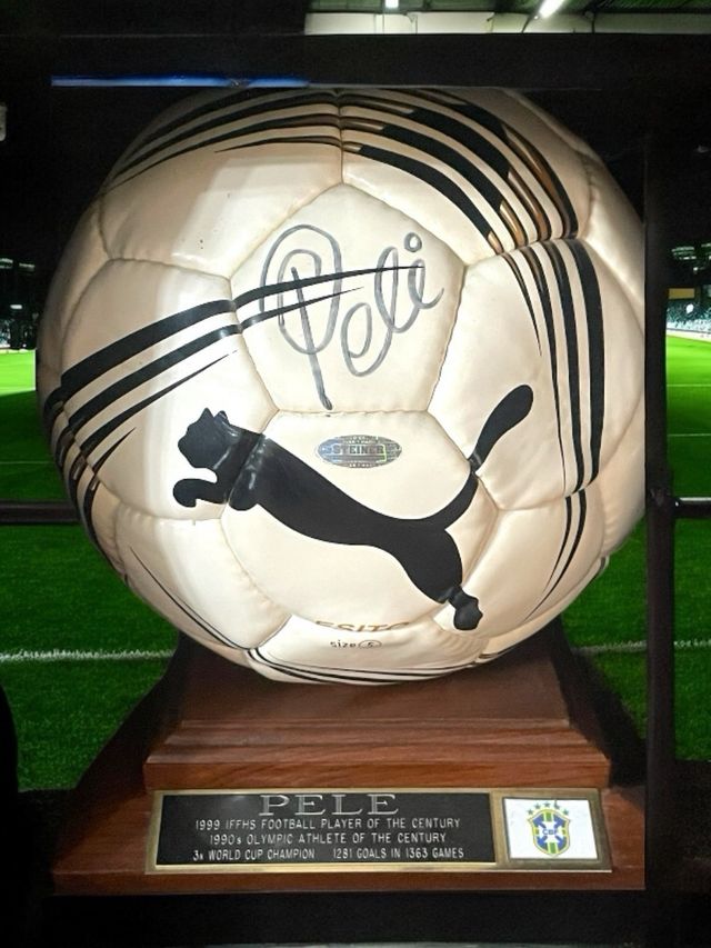 Balón firmado por Pelé - Tarjeta de autenticidad Puma Steiner