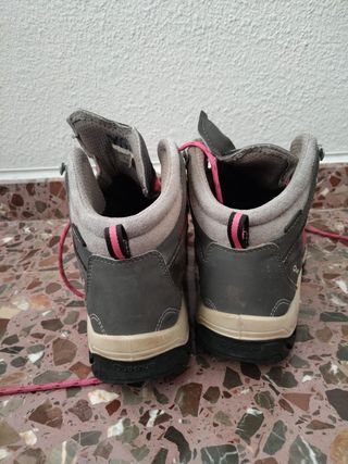 Botas montaña chica rosa-gris