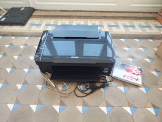 Impresora Epson Stylus SX115 negra con Cartuchos