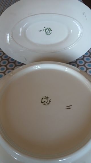 Conjunto salsera y plato de porcelana