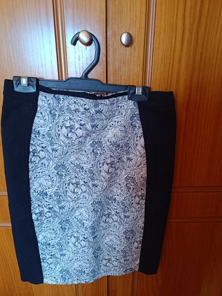 Falda midi negra y azul
