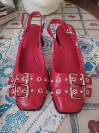 Zapatos rojos hebilla