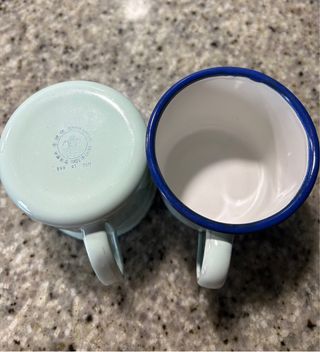 2 Tazas Porcelana Esmaltada verde suave.