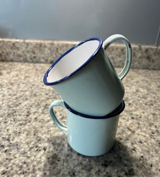2 Tazas Porcelana Esmaltada verde suave.