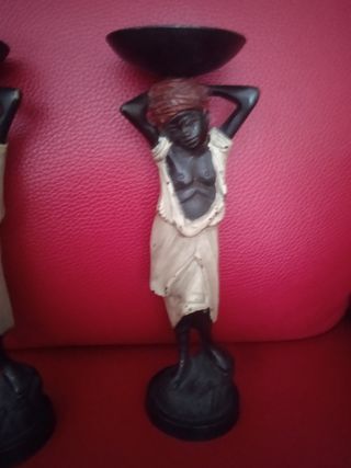 2 figuras bronce mujer africana