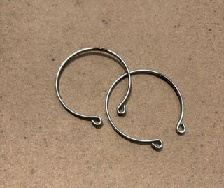 Bridas sujeccion cubre polvos