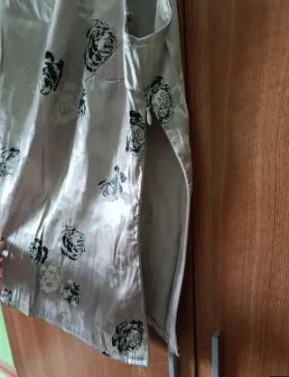 Blusa beige con estampado floral